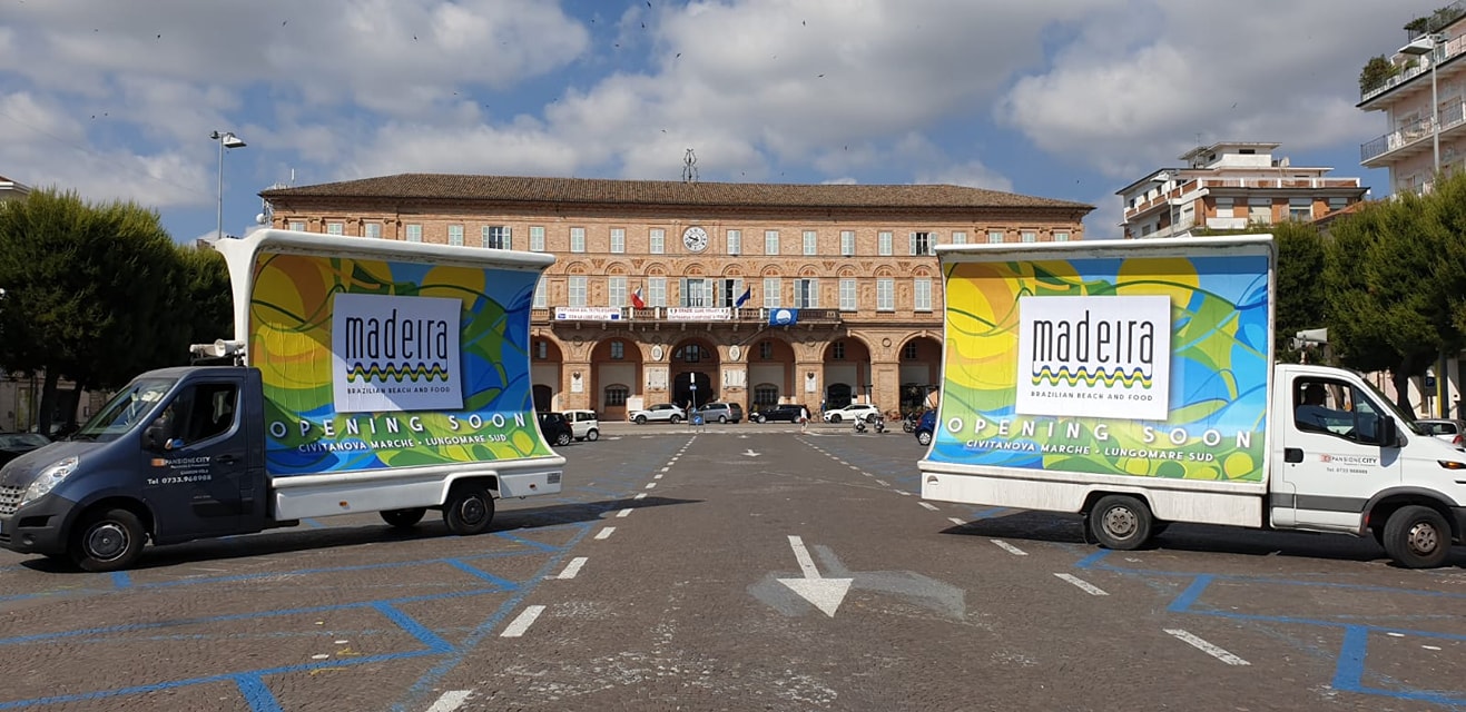 Camion vela pubblicitari